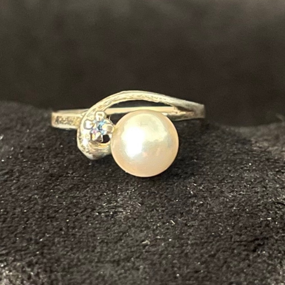 Vintage Pearl and Saphire Sterling Silver Ring, size 3.5